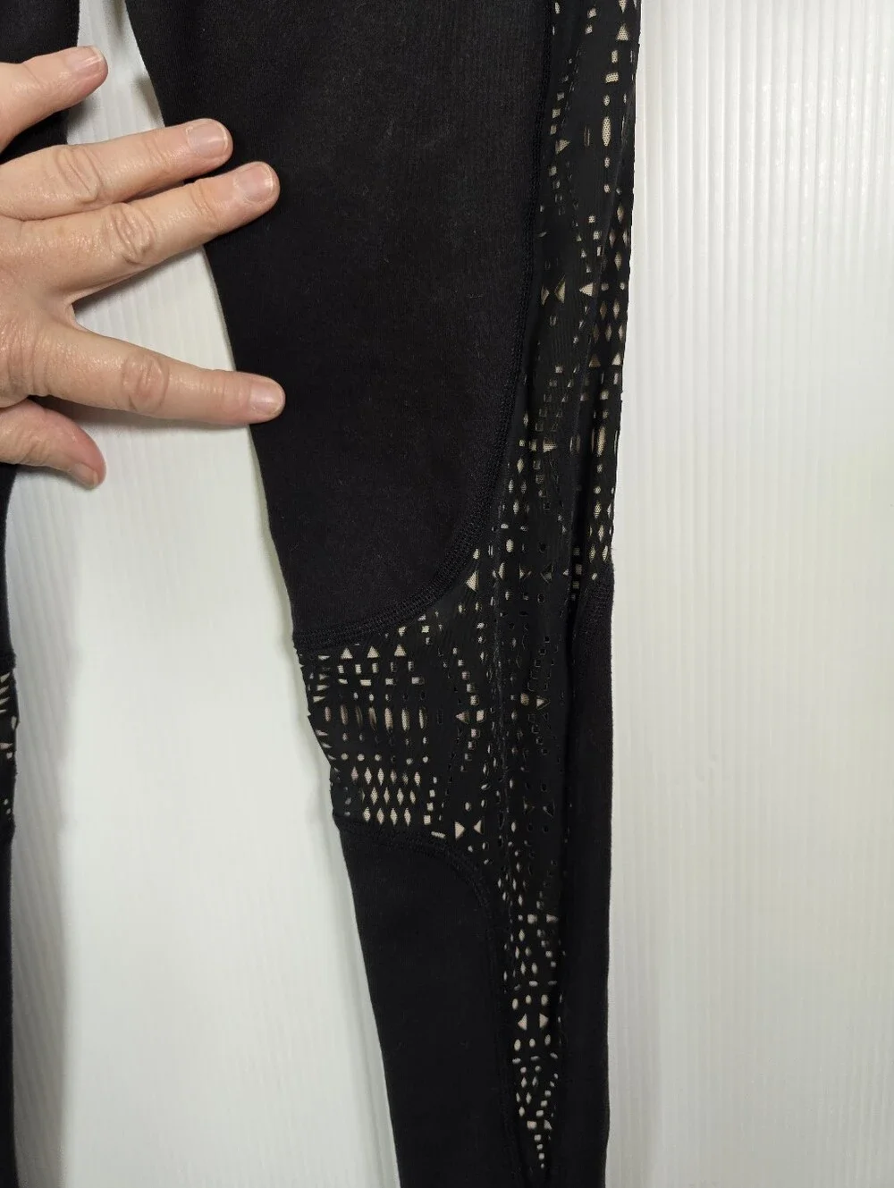 ALO West Coast Black Leggings Geometric Laser-Cut Panels Activewear Size XS